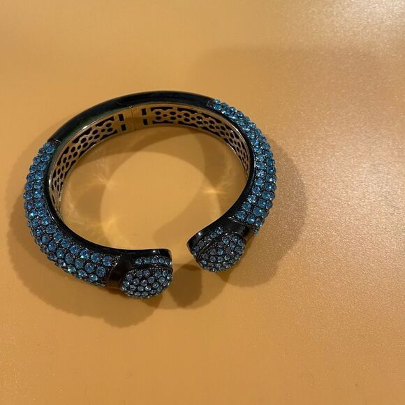 Elegant Black and Blue Bracelet - Picture 4 of 4